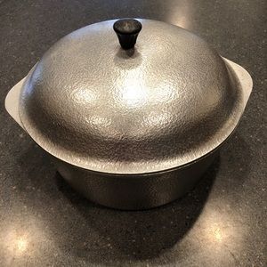 Vintage Aluminum Cast 4 Quart Dutch Oven With Lid.